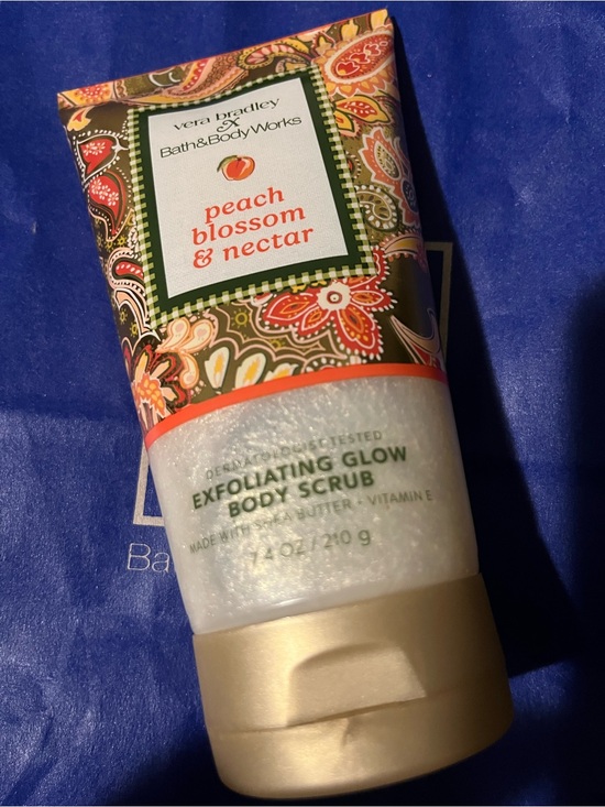 Vera Bradley Other - NWT Vera Bradley Peach Blossom&Nectar Exfoliating Glow Body Scrub - WhitePeach